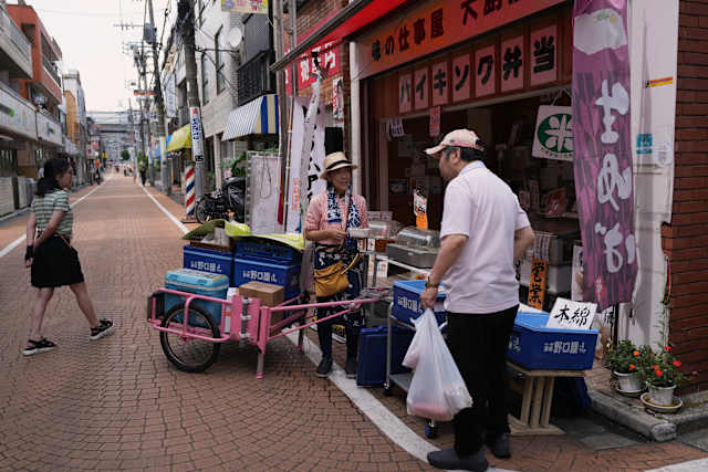 その他 NEIGHBORHOOD - NEIGHBORHOOD TOKOBI / S-STAND Tofu vendor delivers much more than healthy food to an east Tokyo