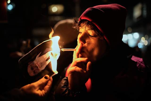 iran tobacco protest She set a photo afire, lit a cigarette — and became a symbol of resistance for Iran protesters iran tobacco protest She set a photo afire, lit a cigarette — and became a symbol of resistance for Iran protesters