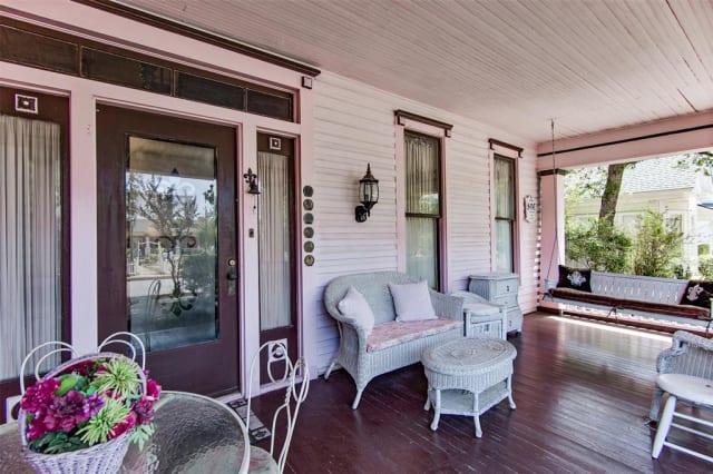 142-year-old Texas home on the market is a pink-lover's dream digs