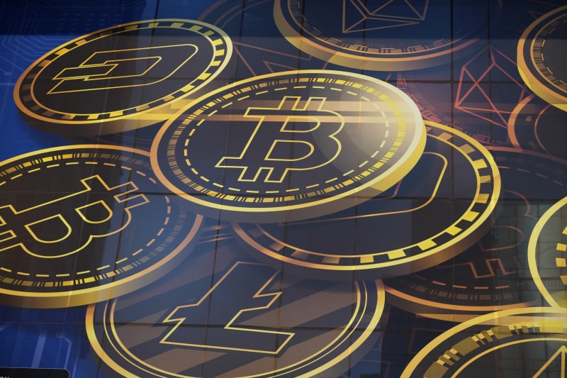 Bitcoin Inches up Above Psychological Threshold of $20,000