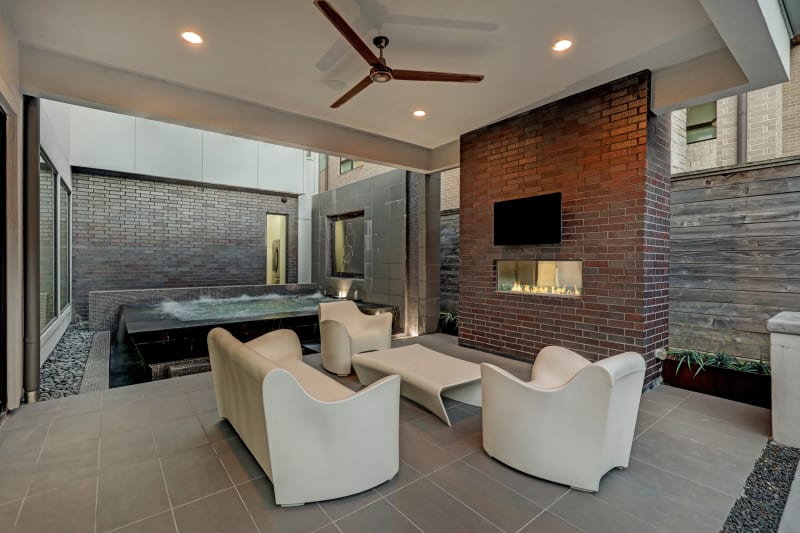 PHOTOS: $1.5M River Oaks-area property screams ‘high-end bachelor pad’