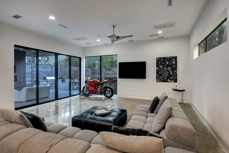 PHOTOS: $1.5M River Oaks-area property screams ‘high-end bachelor pad’