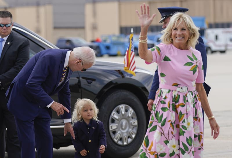 US first lady tests positive for COVID; mild symptoms