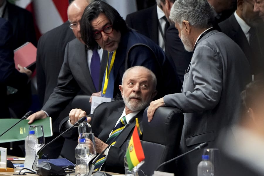 El presidente de Brasil, Luiz Incio Lula da Silva, asiste a la 64 Cumbre del Mercosur en Asuncin, Paraguay, el lunes 8 de julio de 2024. (AP Foto/Jorge Saenz)
