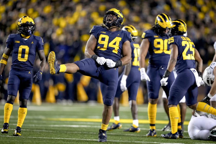 Michigan football to ease back on alternate uniforms, Brady Hoke says 