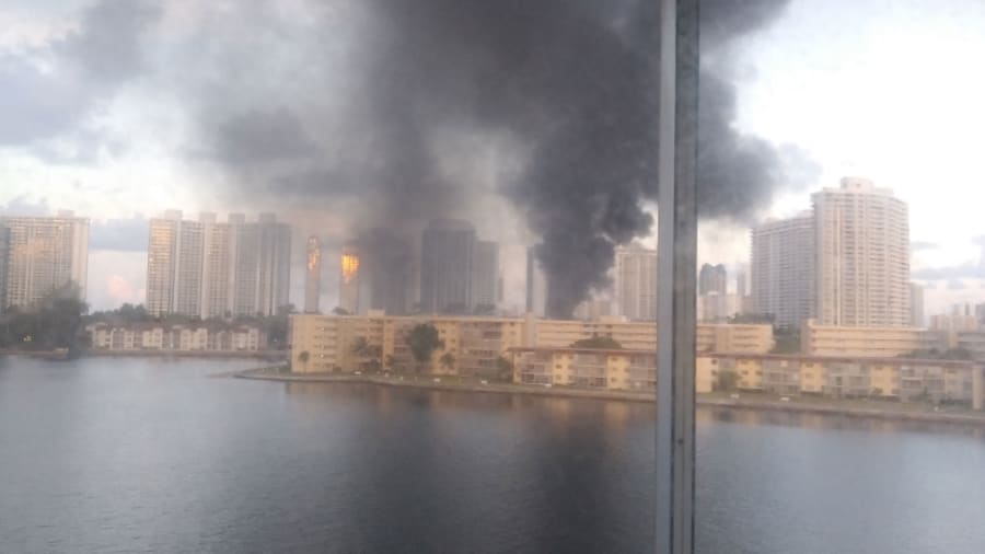 Darrel Price compartió esta foto de un incendio el viernes en Aventura.