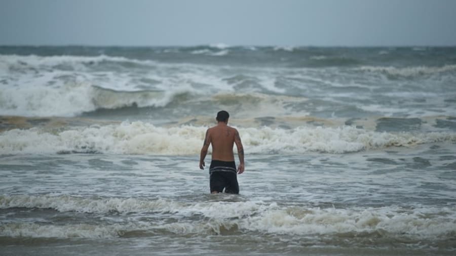 Beach Feet: 6 Dangers Lurking in the Sand