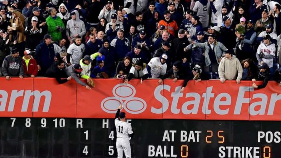 Yankees, Red Sox fans fight in Yankee Stadium 