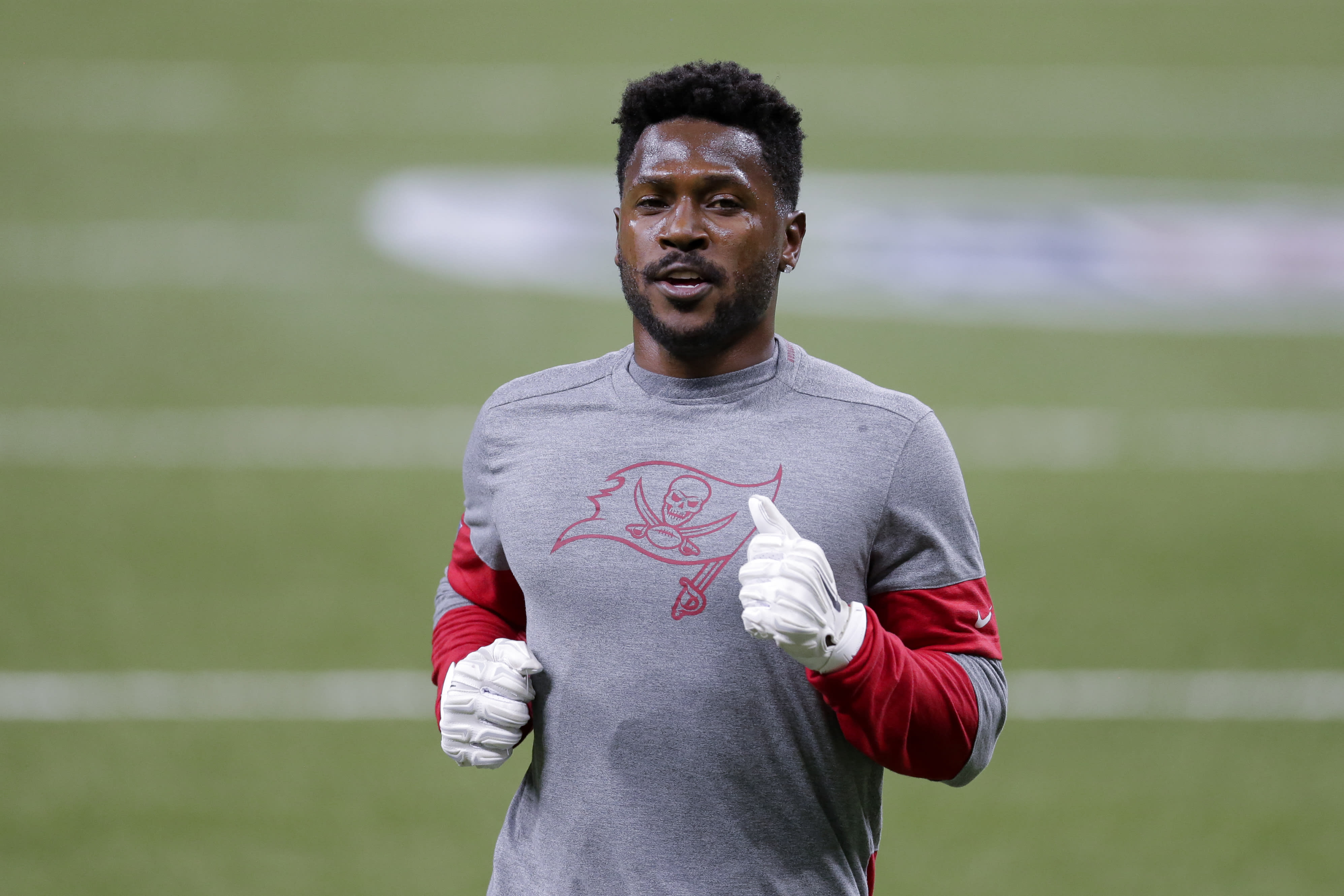 bucs wr antonio brown accused of obtaining fake vaccination card
