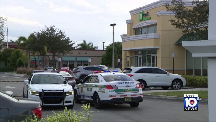 Police arrest 2 men after strongarm robbery outside Miami Lakes bank