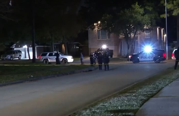 Man accused of shooting rifle at teen son, firing at off-duty Humble ISD officer who tried to intervene in NE Harris Co. - Vimarsana News