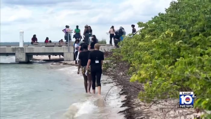 Eine Gruppe schwarzer Wissenschaftlerinnen kommt in Virginia Key Beach zusammen, um die Inklusion in wichtigen Bereichen zu fördern Eine Gruppe schwarzer Wissenschaftlerinnen kommt in Virginia Key Beach zusammen, um die Inklusion in wichtigen Bereichen zu fördern