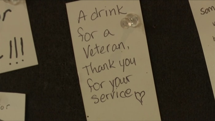 El ‘Pay It Forward Board’ de la cafetería Lynchburg genera amabilidad durante la pandemia