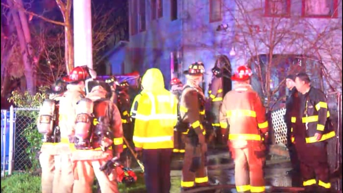 Family of 4 displaced after lightning strikes South Side home, SAFD says - Vimarsana News