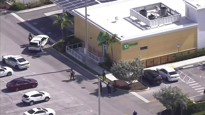 Police 2 Detained At Miami Dade Bank A Day After Victim Robbed 