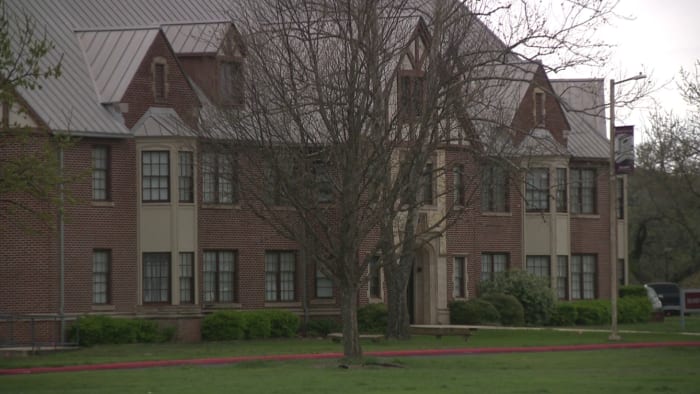 કેરવિલેમાં સંપૂર્ણ સૂર્ય ગ્રહ