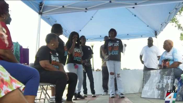'We come together to heal': Loved ones remember those who lost their lives to violent crime - Vimarsana News