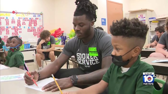 Oklahoma Sooners football team participates in community service at Miami-Dade elementary school