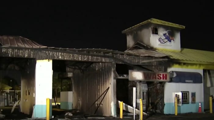 Fire damages Squeeky’s Car Wash in Orlando