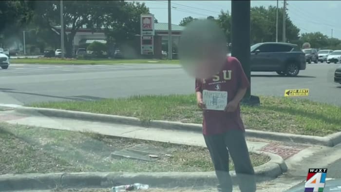 JSO has received 1,100 calls to report panhandlers this year; no one has applied for permit needed under new law - Vimarsana News