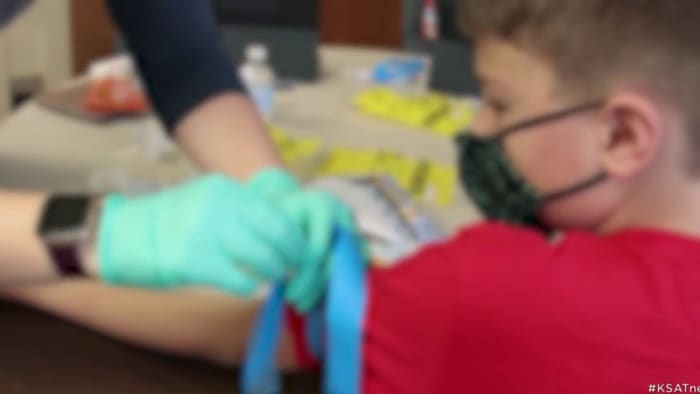 COVID-19 worsening in San Antonio as FDA advisers move forward with vaccine for children under 5 COVID-19 worsening in San Antonio as FDA advisers move forward with vaccine for children under 5
