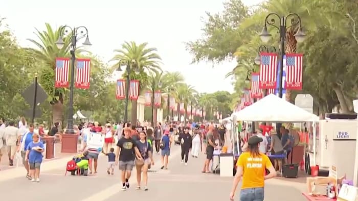 Crowds celebrate Red Hot Boom in Altamonte Springs