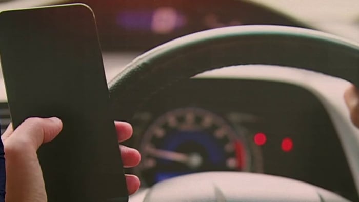 What can I do if I see someone texting and driving?