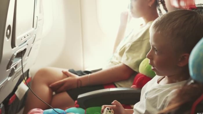 Preparing your children for airplane, car and train travel