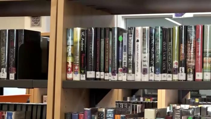 School librarians inspect 'over a million books' to comply with new Florida law - Vimarsana News