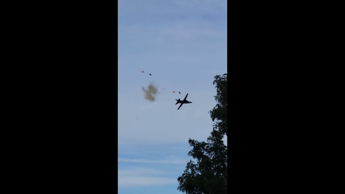 Video Pilots eject from jet before it crashes at Michigan air show Video Pilots eject from jet before it crashes at Michigan air show