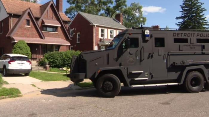Detroit police Man in custody after threatening officers with machete barricading himself in home