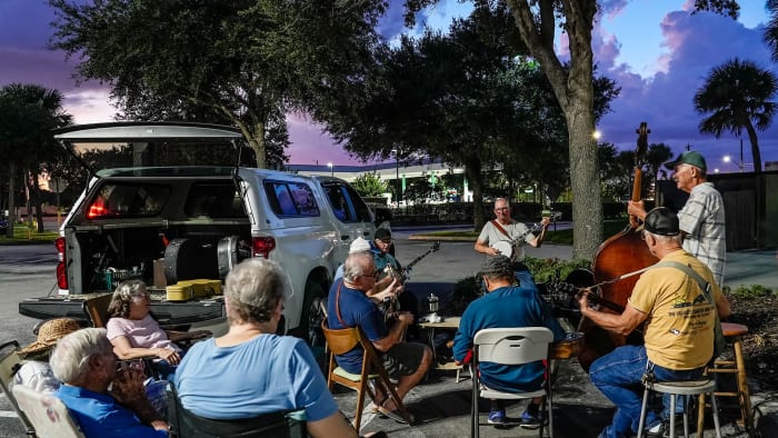 🪕You’re invited: Florida parking lot bluegrass jam plays every week -- 32 years and counting