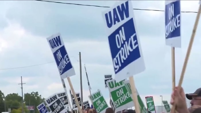 Achievable effects of an imminent United Auto Workers strike on the economy
