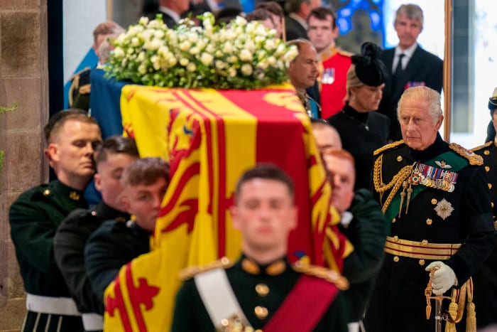 WATCH LIVE: Mourners pay tribute to late queen at Westminster Hall