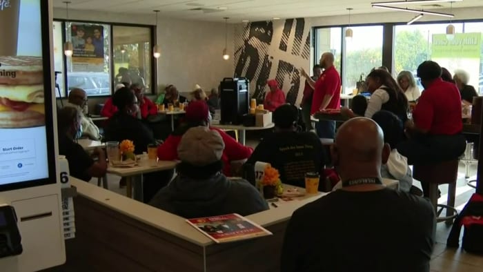 Detroit residents discuss gun violence, neighborhood issues at councilman's monthly coffee hour - Vimarsana News