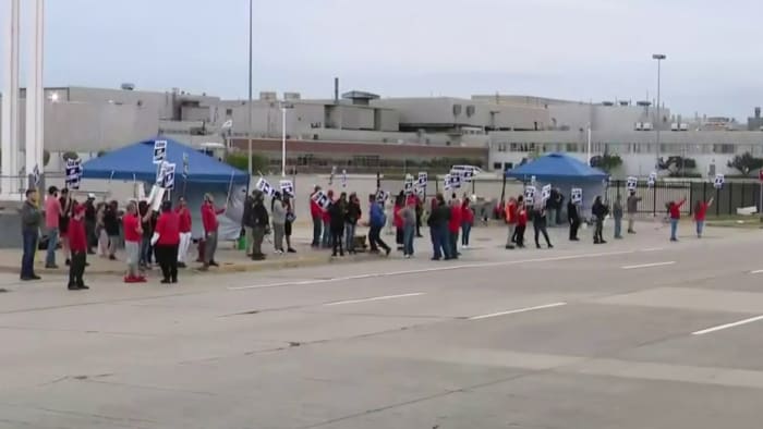 Talks between UAW, Detroit Big Three may be ongoing, but progress is not being made