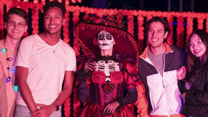💀 Orlando couple incorporates Mexican tradition, Día de Muertos in Halloween event