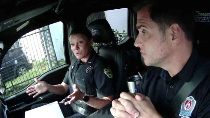 Trooper Steve talks with Orlando police about recruiting women - Vimarsana News