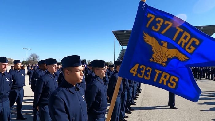 Residents honor retiring San Jose police officer who embraced