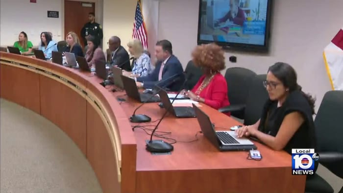 Miami-Dade school board to review social studies material amid politicized textbook debate - Vimarsana News