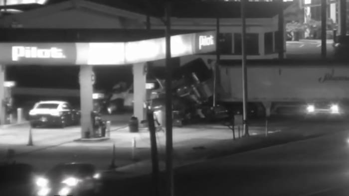 TRAFFIC ALERT: Big rig slams into Sumter gas station; SR-44 closed at I-75