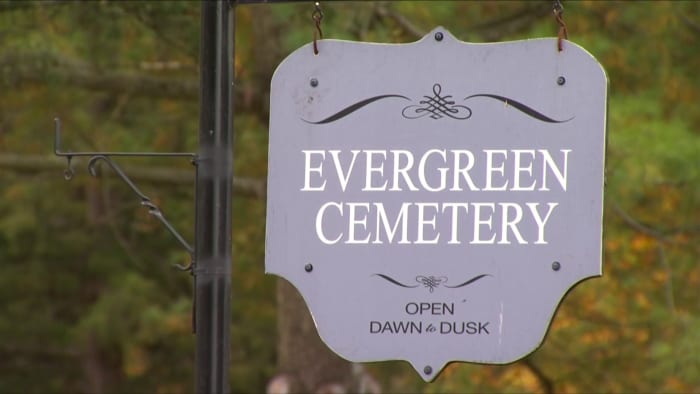 Ex-gravedigger becomes historian of Evergreens Cemetery's buried past – New  York Daily News