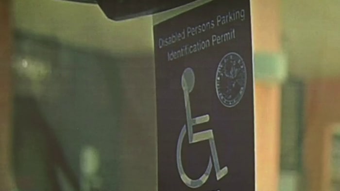 Can you be pulled over in Florida for having disabled parking decal hanging from mirror?