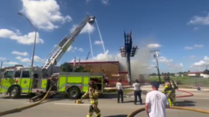 Flames destroy commercial building in Florida City, firefighters say - Vimarsana News