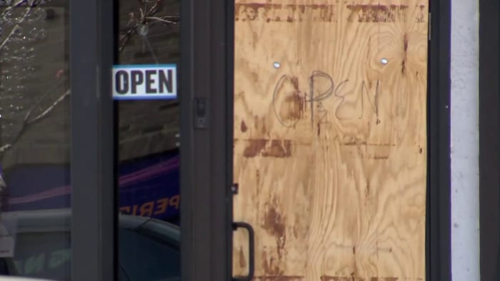 Avenue of Fashion shop owners remain focused on holiday shopping season, days after burglar targets several stores - Vimarsana News