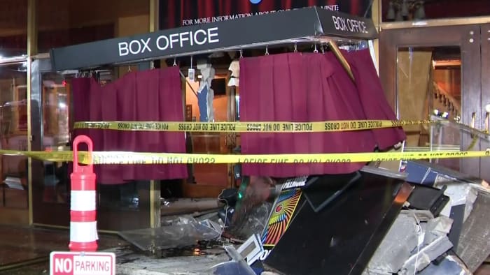 Here's why closest fire crew didn't rush to Fillmore after crash into box office in downtown Detroit - Vimarsana News
