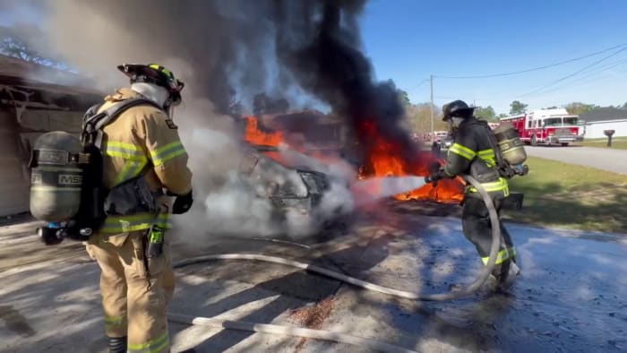 Video shows Ocala truck fire spreads to nearby home, vehicles