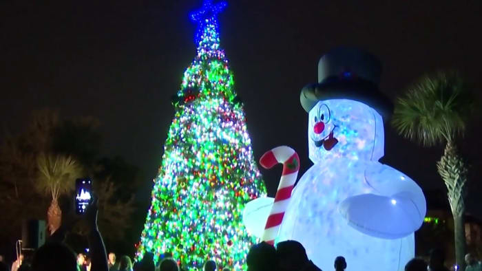 City of Oviedo kicks off holidays with annual tree lighting ceremony