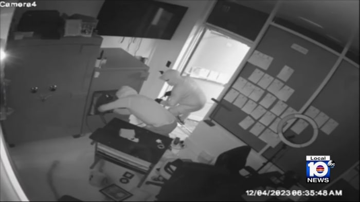 Bold thieves snatch safe from inside northwest Miami-Dade jewelry store