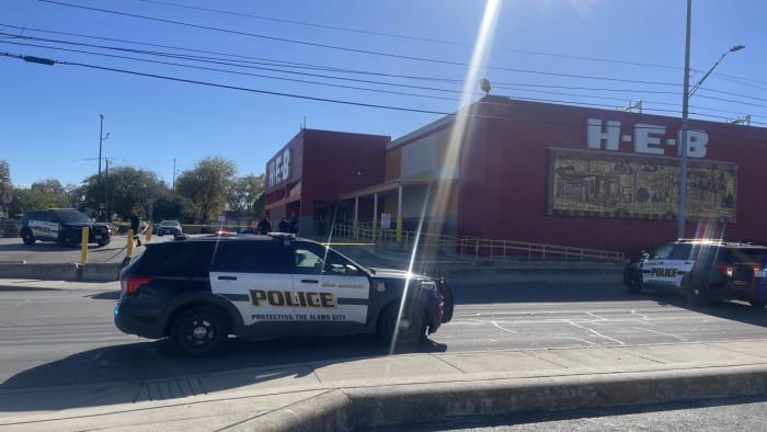 Man who tried to rob East Side H-E-B, shoots 2 security guards before guards shoot, kill him, SAPD chief says - Vimarsana News